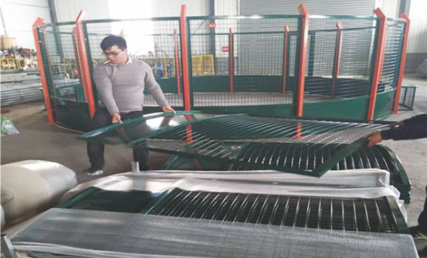 Football Cage Round play area